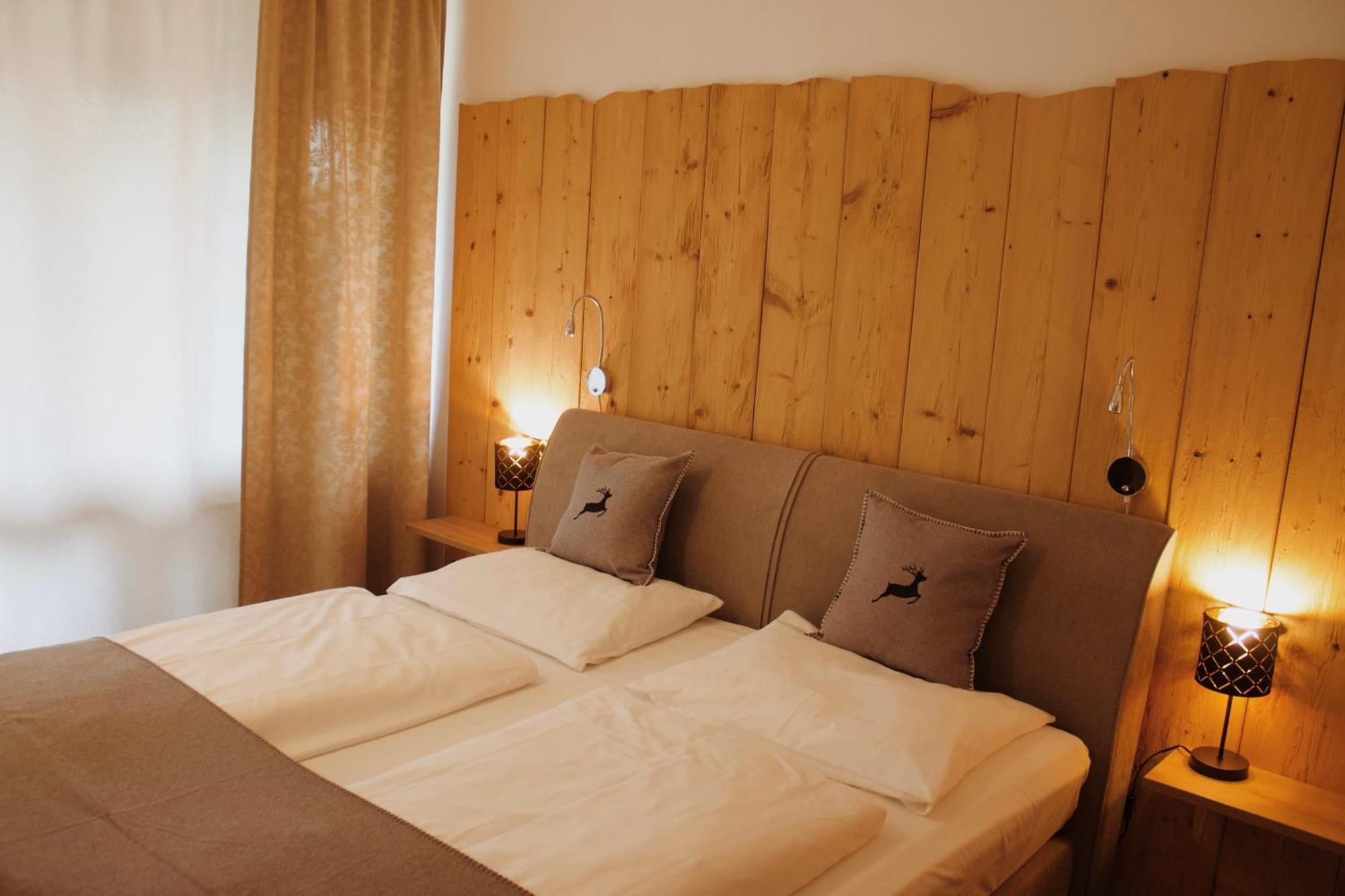 Hotel Garni - Chiemsee-Pension-Seebruck Seeon-Seebruck Exterior photo